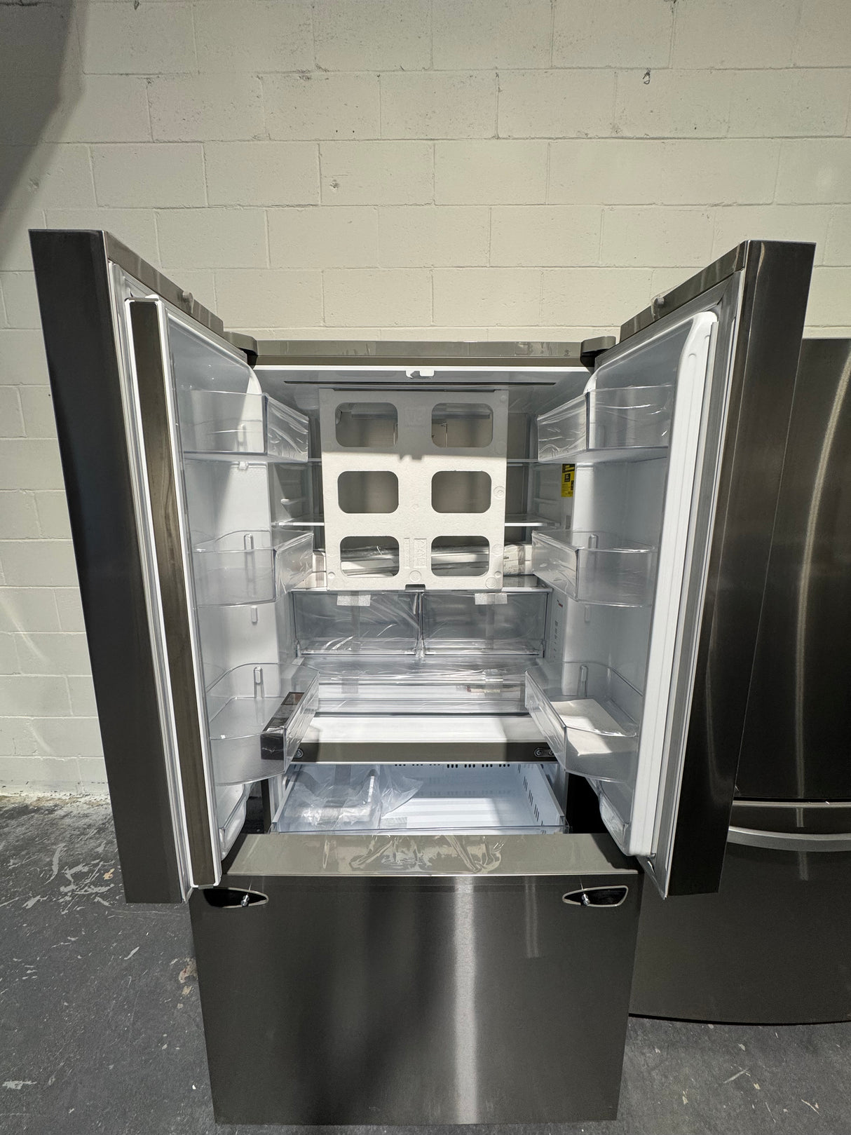 LRFLC2706S - REFRIGERATORS - LG - French 3-Door - Stainless Steel - Open Box