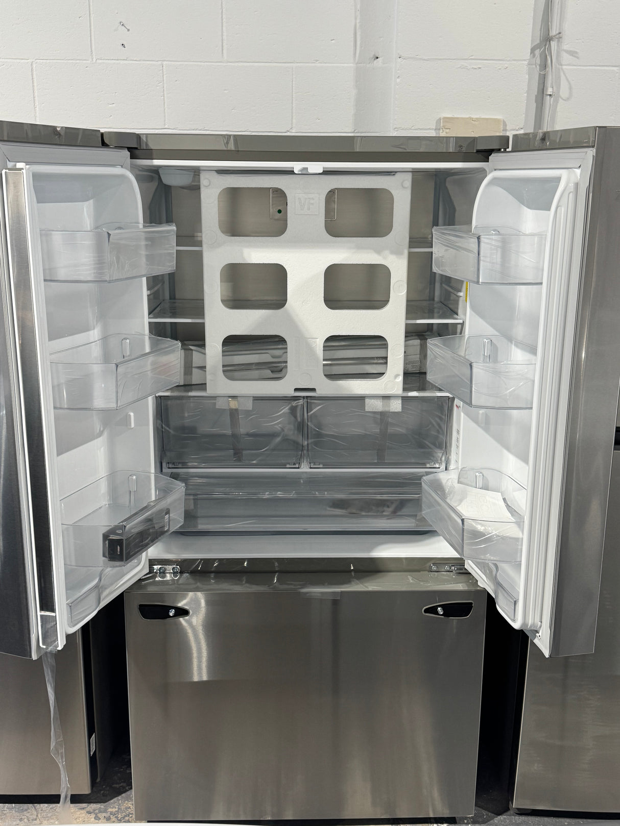 LRFLC2706S - REFRIGERATORS - LG - French 3-Door - Stainless Steel - Open Box