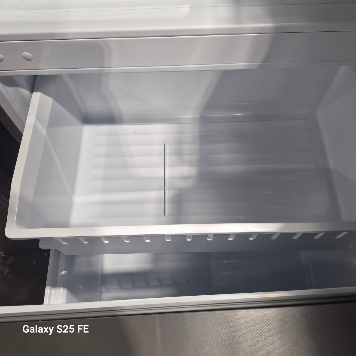 Hisense RB17A2CSE-CA – 31" Counter-Depth Bottom Freezer Refrigerator – Titanium – Open Box