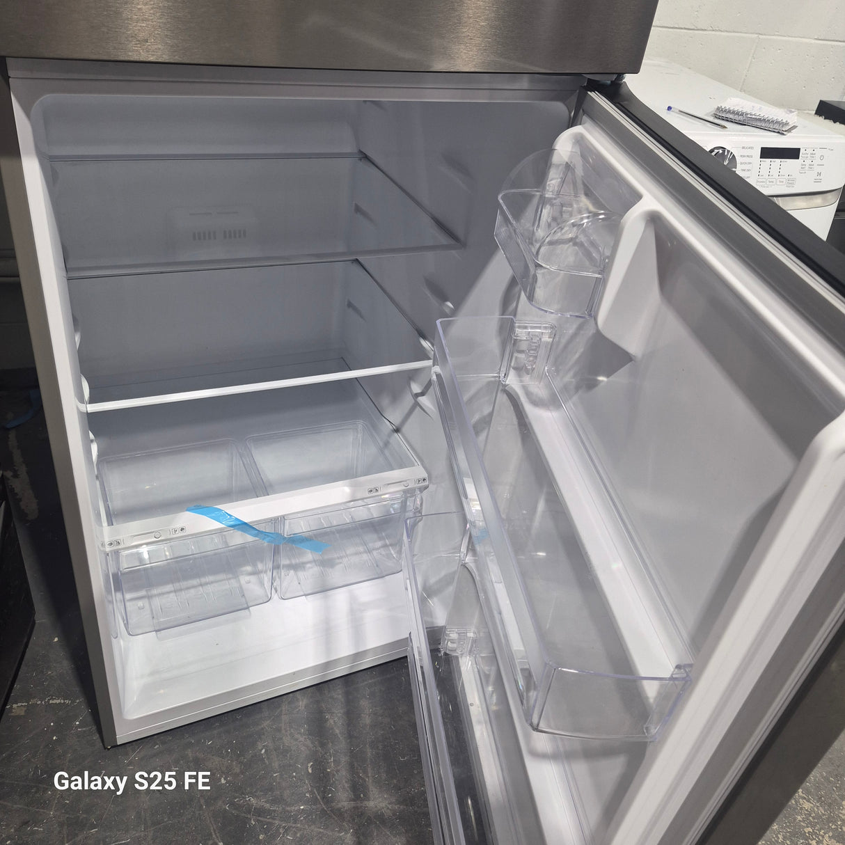 TRT18T4AL-CA - RÉFRIGÉRATEURS - Congélateur supérieur - 71 cm (28 po) - Frigidaire - Acier inoxydable - Emballage ouvert