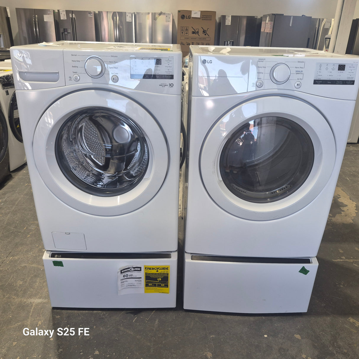 Ensemble Laveuse et Sécheuse LG WM3400CW et DLE3400W avec kit de superposition WD300CW et piédestal WDP6W – 27" Blanc