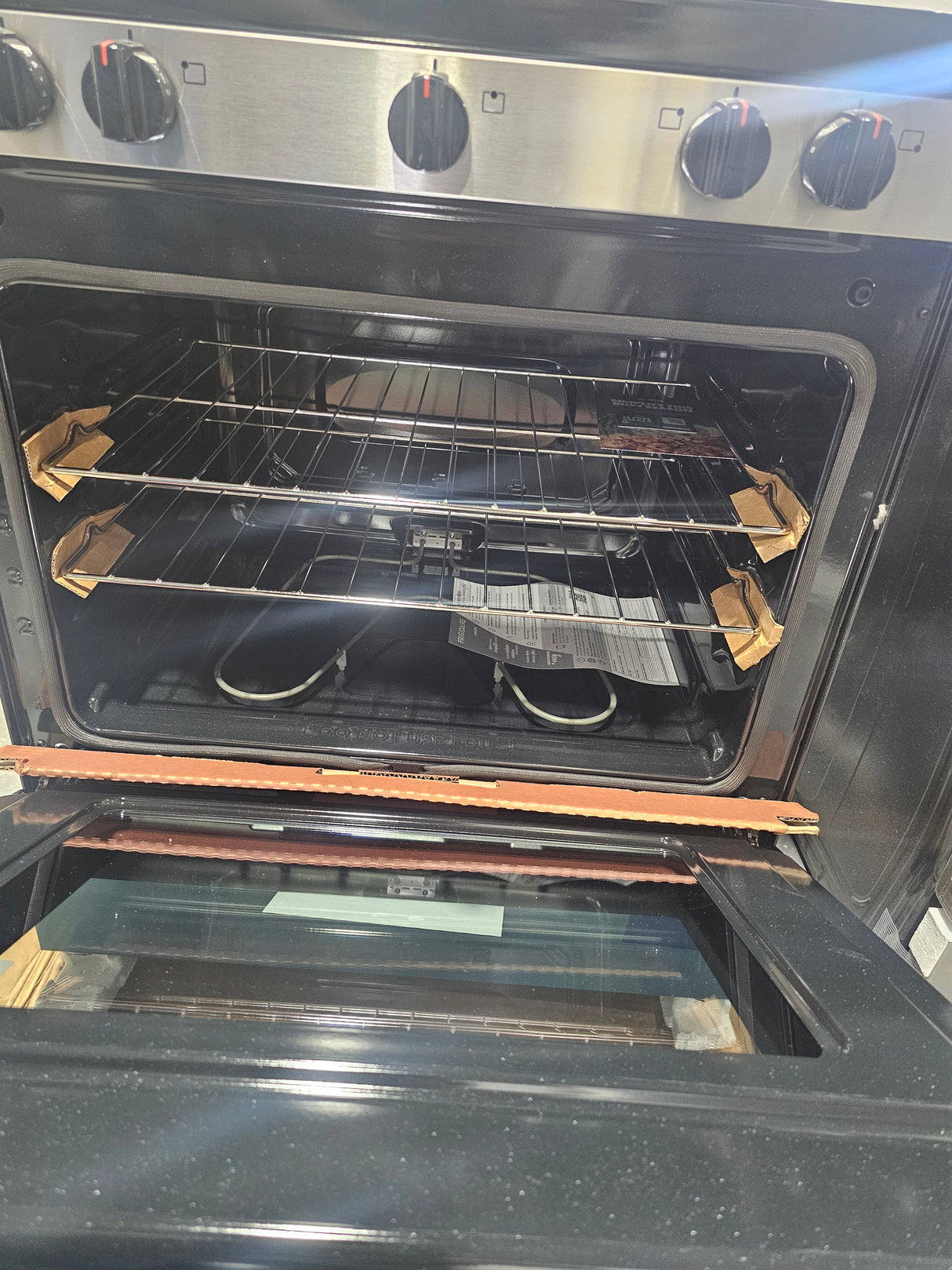 FCRE305CBSD - Electric Range - Frigidaire- Black Stainless Steel - Open Box