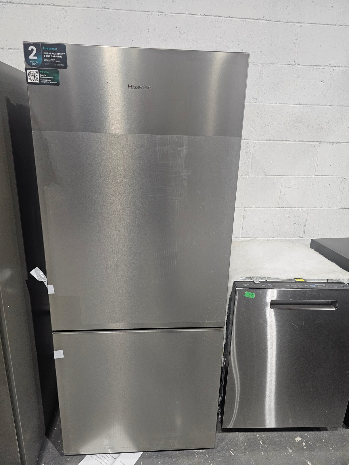 RB15A2CSE - REFRIGERATORS - Hisense - 28"-14.7 Cu. Ft.-Bottom Freezer Refrigerator- Stainless Steel - Open Box