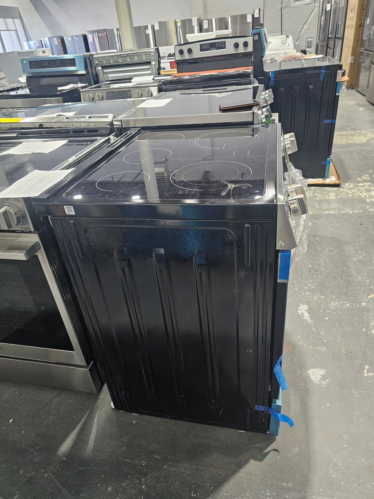 FCFE306CAS - Electric Range - Frigidaire- Black Stainless Steel - Open Box
