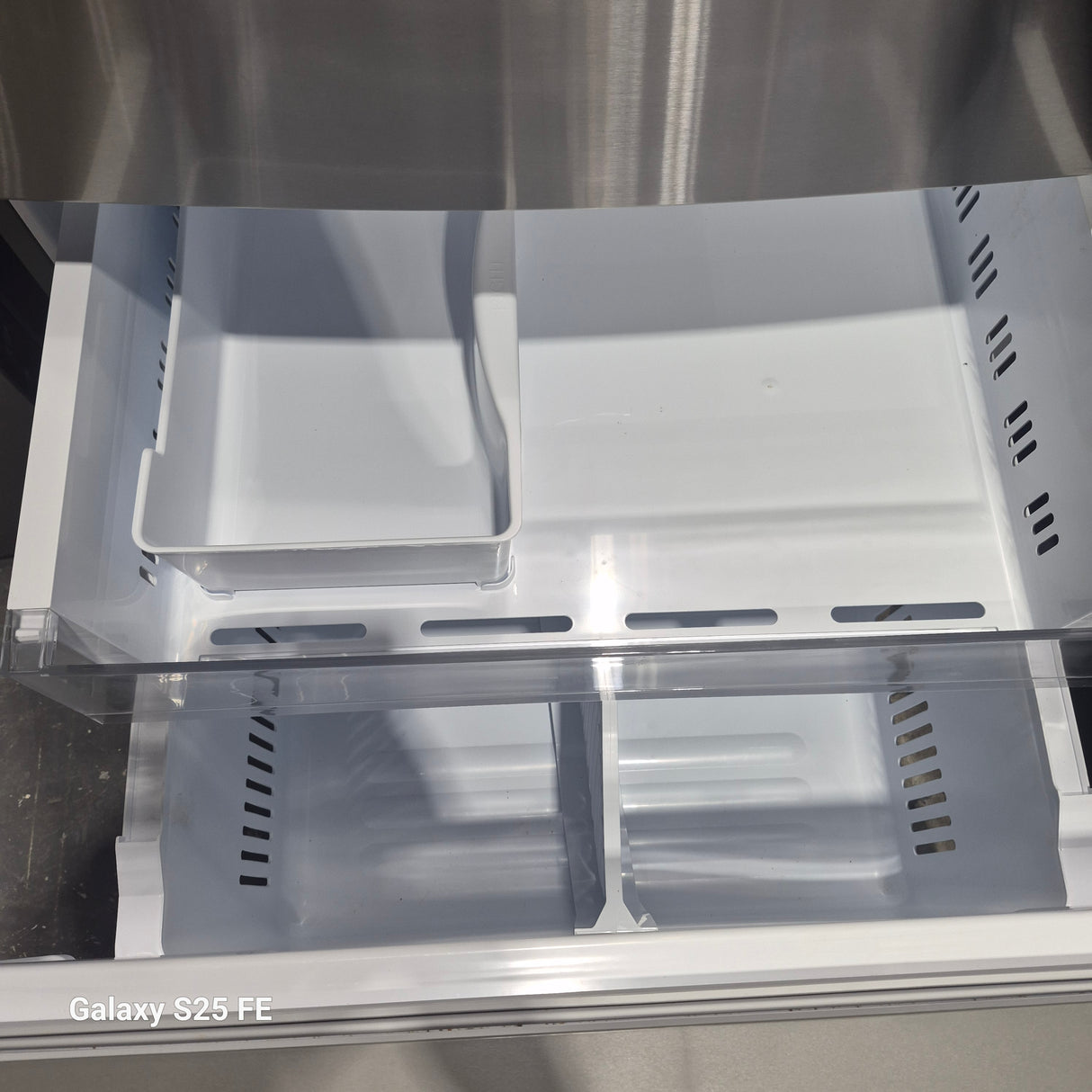 LRDCS2603S - REFRIGERATORS - 33"  - LG - Bottom Freezer - Stainless Steel - Open Box