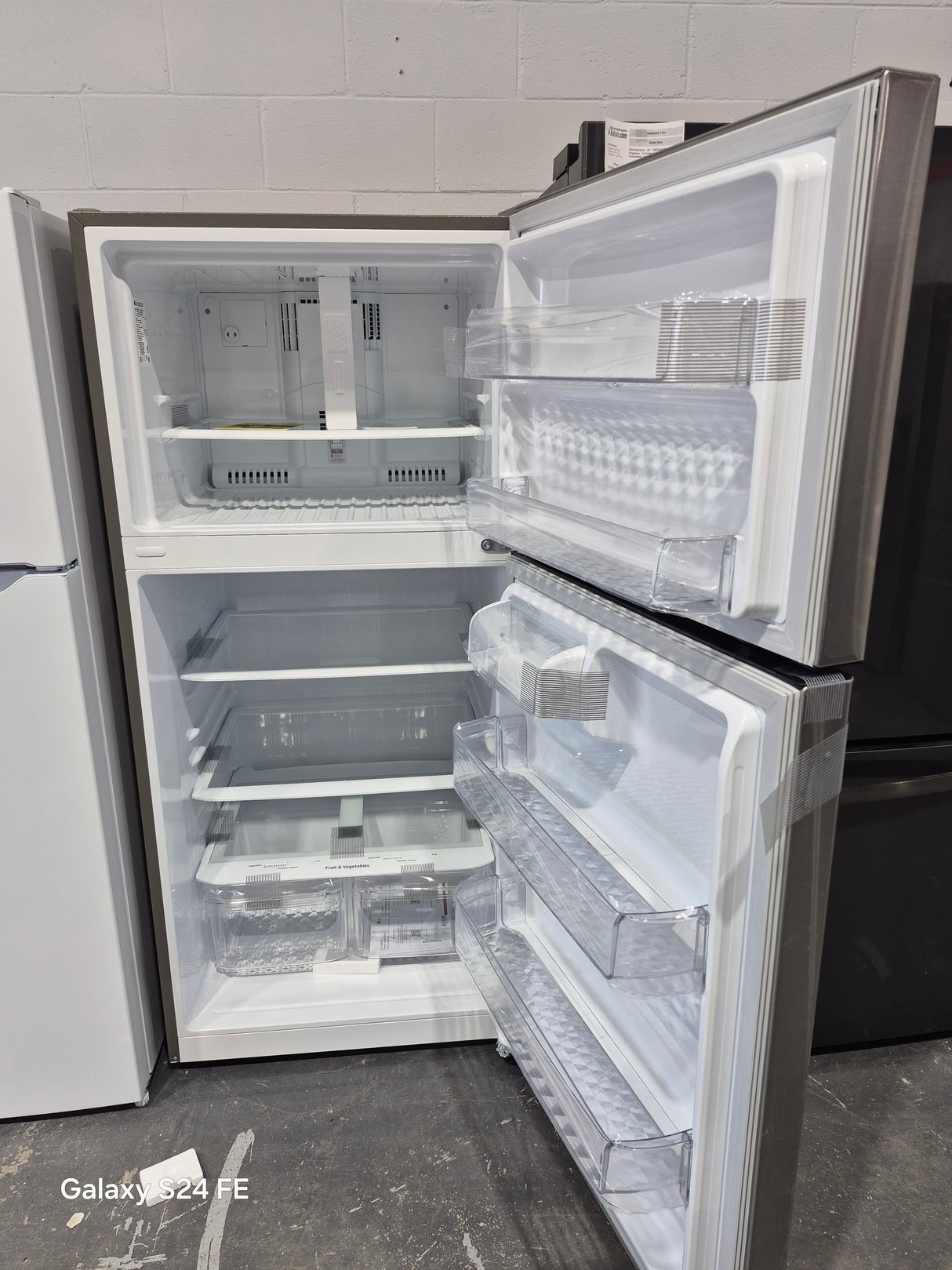 LTCS20020s -  Refrigerator  - LG - Top Freezer - Stainless Steel - New-Open box