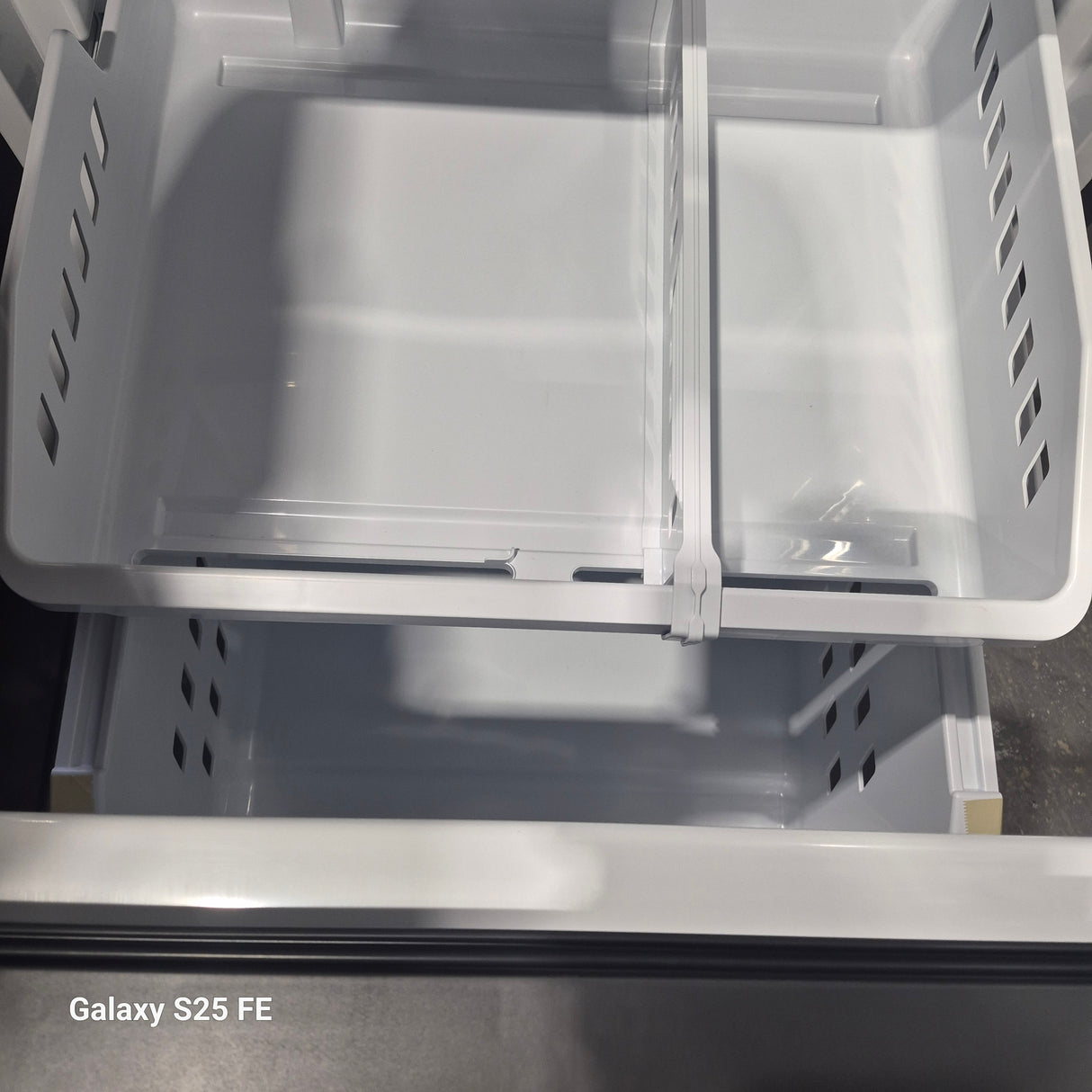 GDE21DYRKFS - REFRIGERATORS - GE - Bottom Freezer - Stainless Steel - Open Box