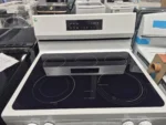 Frigidaire FCRE306CAW Electric Range - Image 7